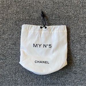 CHANEL Makeup Bag (No 5)